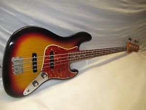 1982 FENDER JAZZ BASS - made in USA -- '62 REISSUE