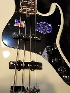 FENDER American JAZZ Deluxe BASS  with Fender hard case  ! No reserve