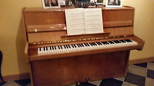 Klavierlehrerin verkauft schones BLUTHNER Klavier