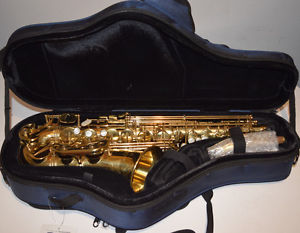 Yanagisawa-A991-Professional-Alto-Saxophone-Pad Saver-Protec Contoured Case