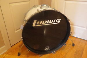 Late 1970'S ~ LUDWIG ~ CLASSIC ~ WHITE CORTEX BASS DRUM ~ 14" X 26"