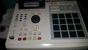Akai mpc 2000xl 8 outs max ram