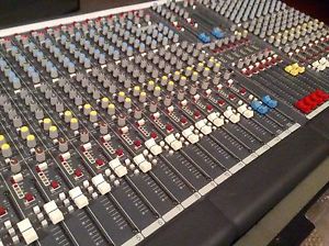 Allen & Heath GL2200 32 Channel mixer (CLEAN!)