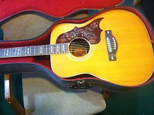 Yamaha FG-300 Red Label guitar excellent