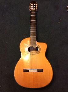 Acoustic/electric nylon string Takemine Hirade EP-90 w/gig bag