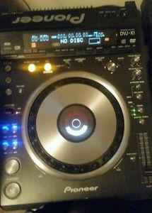 Pair of pioneer DVJ-X1 Audio/Video Turntable profesional dj
