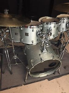 Yamaha Maple Custom Absolute 5 piece With 18x20" kick
