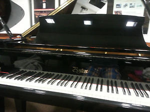 Boston-Flügel Mod GP 178, 178cm lang, schwarz poliert