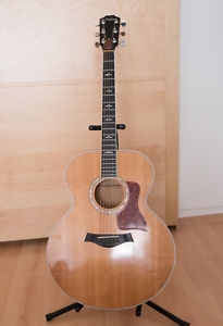Taylor 615  spruce/maple jumbo guitar