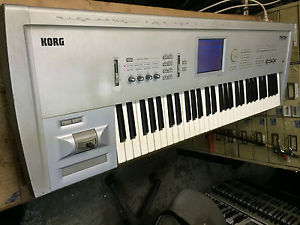 Korg Triton 61 key Workstation Classic  SAMPLER/16meg/keyboard synth //ARMENS//