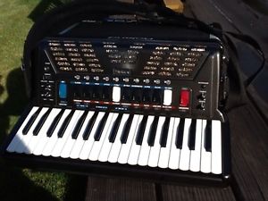 Roland FR-3s V-Accordion, With Case And Several Beginner Theory Books