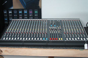 Allen & Heath GL2200 Mixer in Roadcase