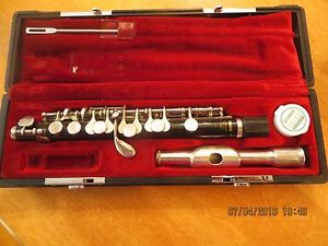 YAMAHA YPC-32 PICCOLO W/ CASE ~ REALLY NICE CONDITION! LOOK!