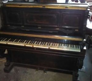 Piano droit ancien Pleyel Wolff & Cie Paris datant de 1896 modèle music-hall