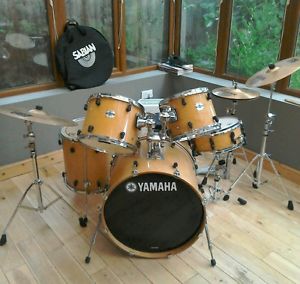 Yamaha stage custom drum kit