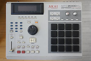 AKAI MPC 2000xl MCD Drive | EFX | 8 outs | NEW LCD | 32MB | Fat Pads | 2GB Card
