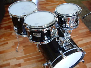 Ayotte vintage four piece drum set. 18 inch bass drum. Rims mount