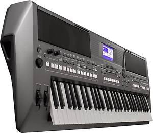 Yamaha PSR-S670 Workstation Keyboard