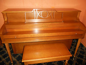 Kurtzman Console Piano