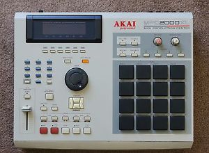 AKAI MPC 2000xl - 2000 XL - MCD Drive - CLEAN Blue LCD - 32MB - FAT PADS