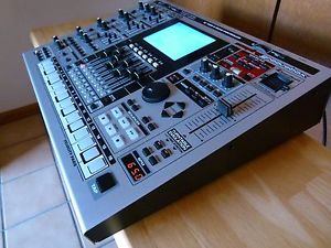 Roland MC-909   Excellent GrooveBox  Enormous capabilities!