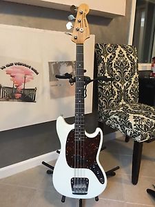 Fender Japan Mustang Short scale Bass Guitar In White