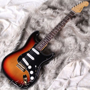 Stratocaster Classic 60s Strat w / Gold Hardware (3CS) - Limited! Fender Monogra