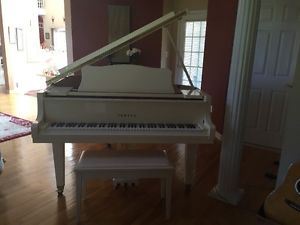 Yamaha Ivory Baby Grand Piano Mint Condition