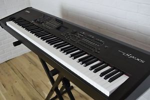 Yamaha S90 Keybo