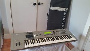 Yamaha Motif ES6 Synthesizer 61 Key Keyboard- Great Condition!