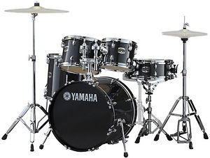 Yamaha Gigmaker 20'' Fusion Drum Kit, Black Glitter with Stands