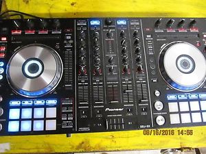 PIONEER DDJ-SX PERFORMANCE DJ CONTROLLER WITH CASE