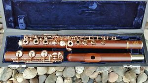 Wooden Flute: French Model Flute to Low B in Rosewood with Rose Gold-plated keys