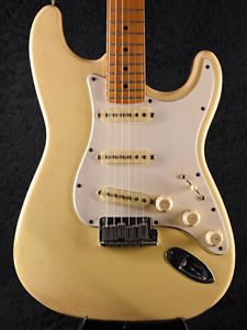 USED ​​Fender USA American Standard Stratocaster -Vintage White / Maple- 1997