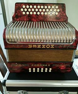 80's HOHNER CORONA II CLASSIC ACCORDIAN. KEY OF G. IN EXCELLENT SHAPE