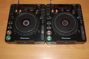 2X Pioneer CDJ 1000 mk3's  Pro CD turntables Excellent L@@@@@K!!!!!