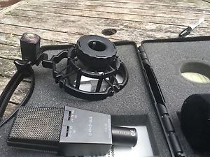 AKG C 414 B-ULS Condenser microphone with shock mount
