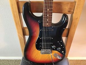 FENDER STRATOCASTER 1977