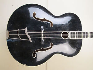 RARE early  ARNOLD HOYER "HERR IM FRACK",massiv. Archtop, vintage Jazzgitarre