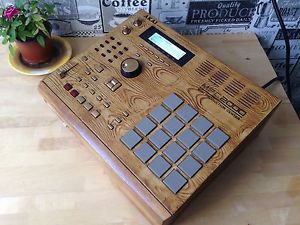 AKAI MPC 2000 WOOD STYLE CUSTOM MIDI PRODUCTION CENTER