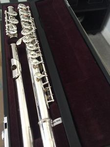 Yamaha YFL-411 SOLID SILVER CLOSED-HOLE FLUTE (STUNNING)
