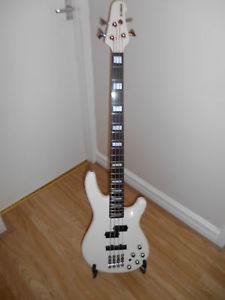 YAMAHA BB2004 BASS GUITAR - REAL PRO BIT OF KIT !