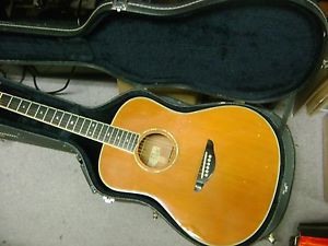Yamaha LA-18 Handcrafted Acoustic Guitar w/pick up & a case