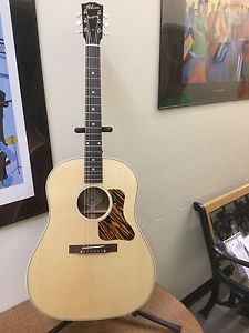 2016 GIBSON J-35 Solid  TOP DREADNOUGHT New W/CASE