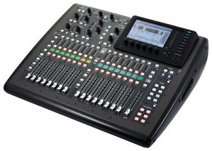 Behringer X32 Compact + FlyCase