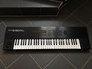 Roland S-50 Keyboard Sampler Vers.2.0 OS  very nice condition over 40 discs