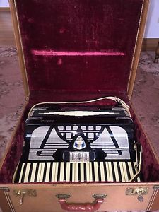 Vintage Casino Accordion Italian 1940'-1950's C540904 Beautiful Black & Ivory