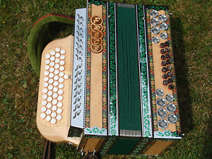 Steirische Harmonika, 4-Reihig, von der Qualitätsmarke FRECE, mit Koffer