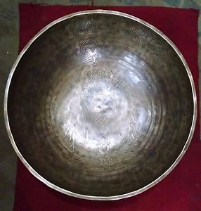 Chakra Klangschale(Chakra carved 6.4 Kg Singing Bowl, Hand beaten)