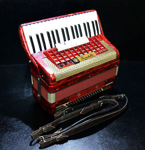 VINTAGE PIANO ACCORDION SCANDALLI 80 bass,9 sw.+CASE&NEW LEATHER SHOULDER STRAPS